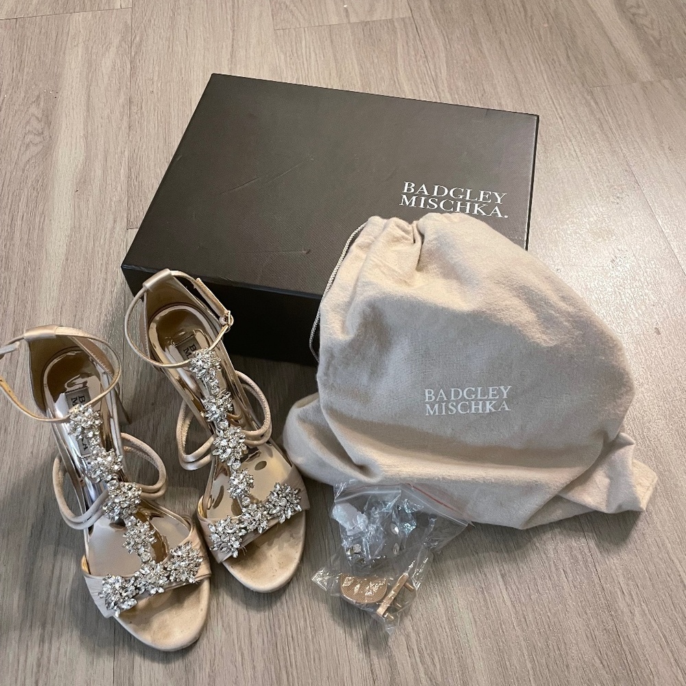 Badgley Mischka 6.5 Champagne Heels